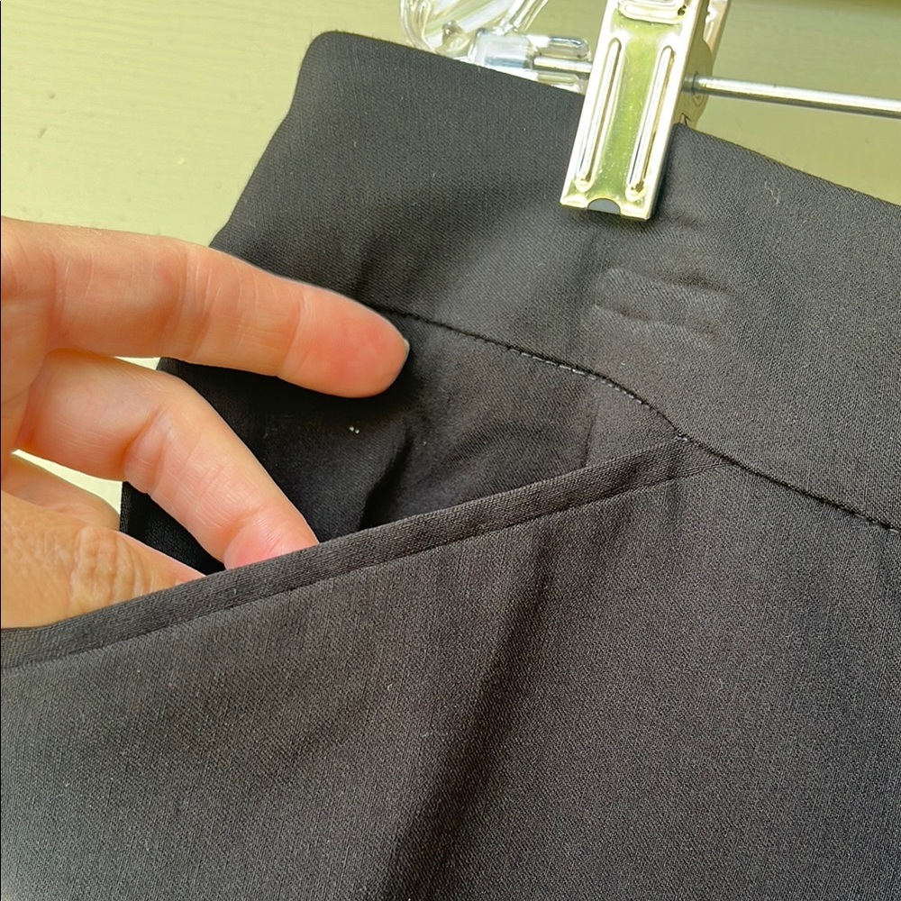 Time and Tru classic Women's Black Capris - Picture 3 of 14